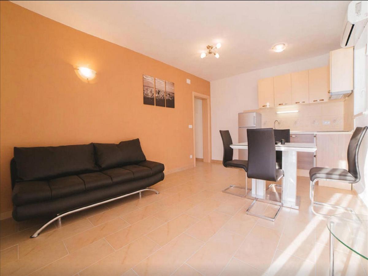 House Karlo Apartments Omiš Eksteriør billede